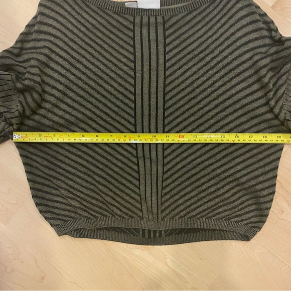 Noisy May striped olive sweater with ruched bat wing sleeve S - Picture 10 of 10